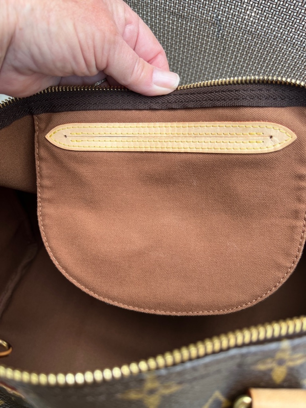 Louis Vuitton 40 CM Brown Monogram Beautiful with Lock - Picture 14 of 17